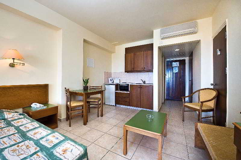 Ramada Hotel & Suites By Wyndham Ajía Nápa Kültér fotó