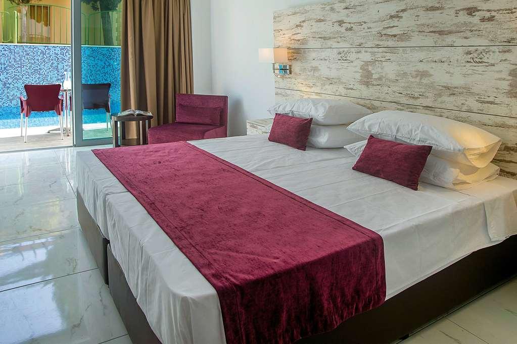 Ramada Hotel & Suites By Wyndham Ajía Nápa Szoba fotó