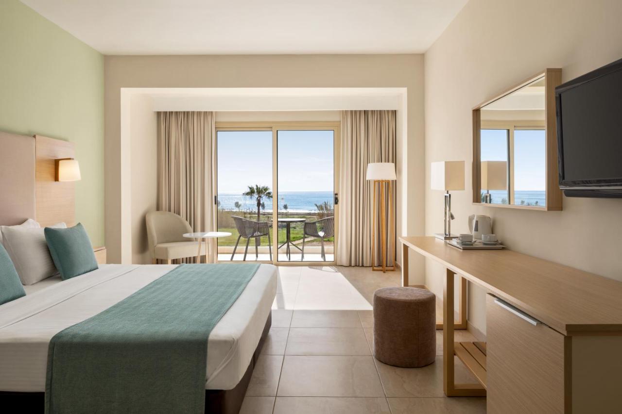 Ramada Hotel & Suites By Wyndham Ajía Nápa Kültér fotó
