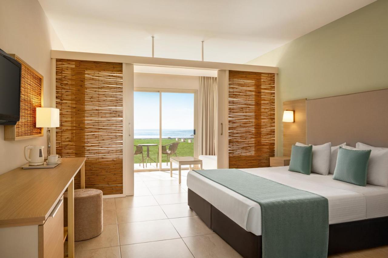 Ramada Hotel & Suites By Wyndham Ajía Nápa Kültér fotó