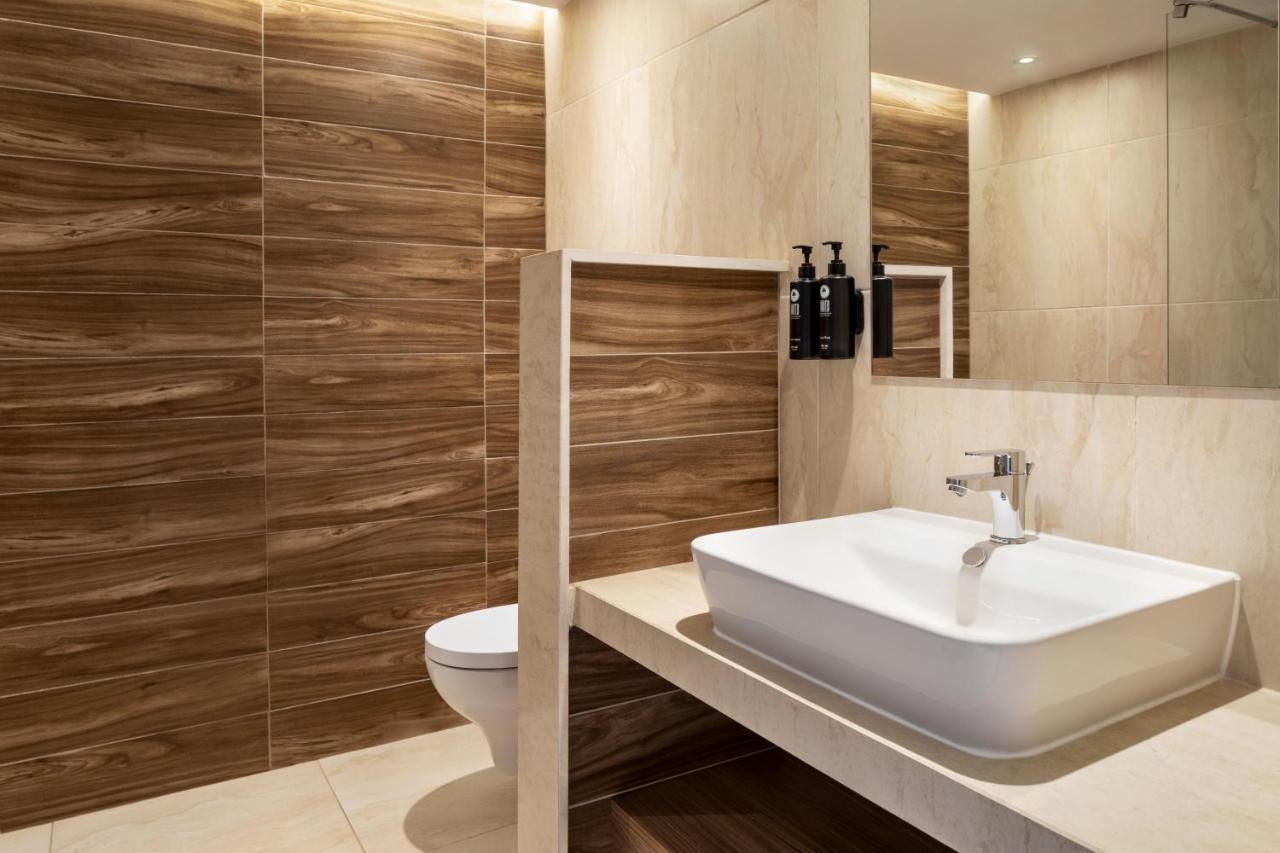 Ramada Hotel & Suites By Wyndham Ajía Nápa Kültér fotó