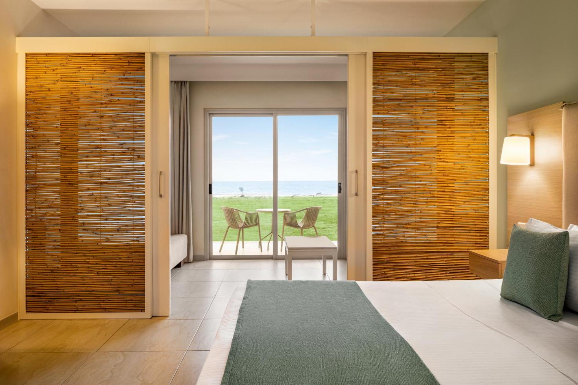 Ramada Hotel & Suites By Wyndham Ajía Nápa Kültér fotó