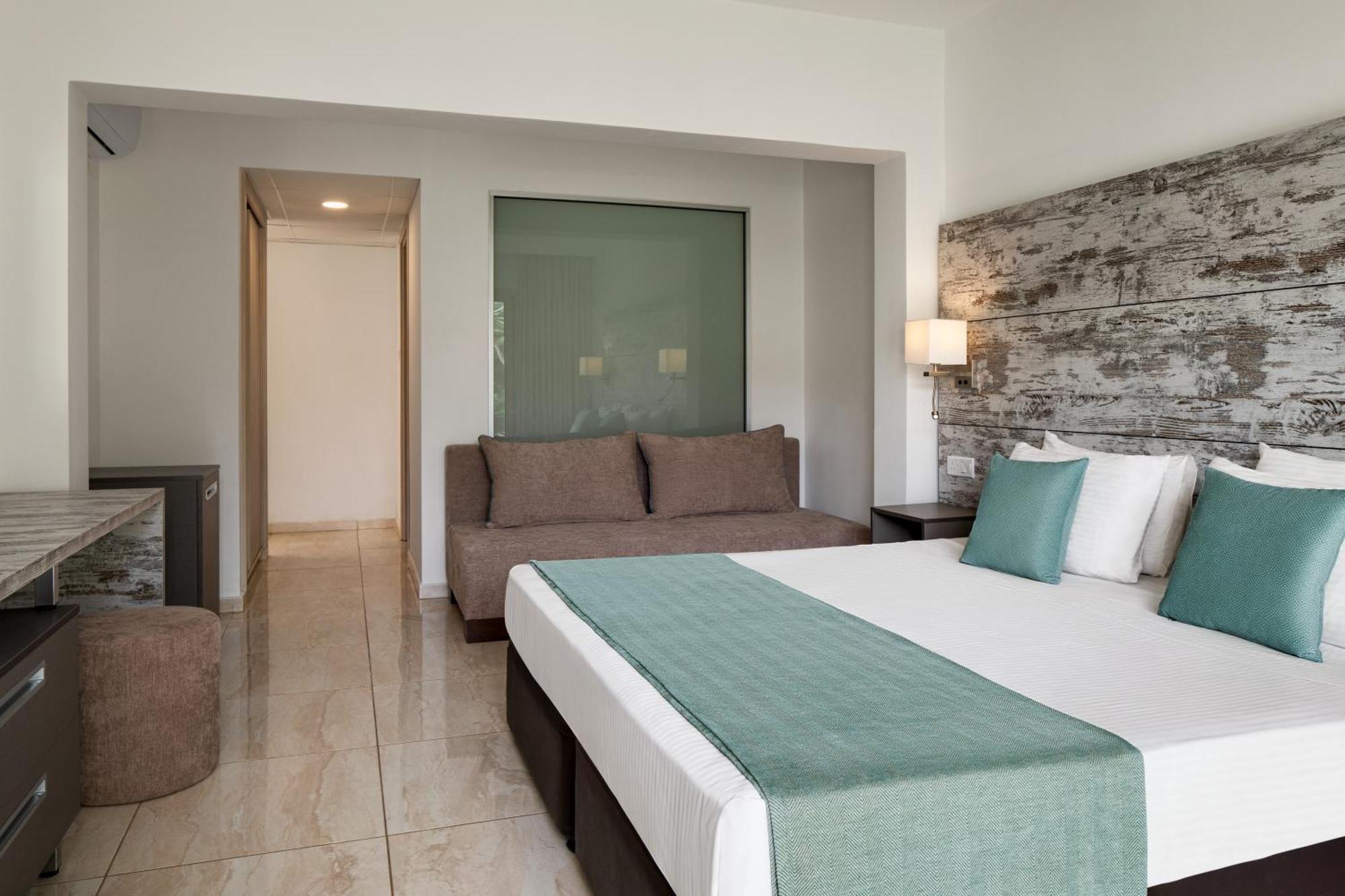 Ramada Hotel & Suites By Wyndham Ajía Nápa Kültér fotó