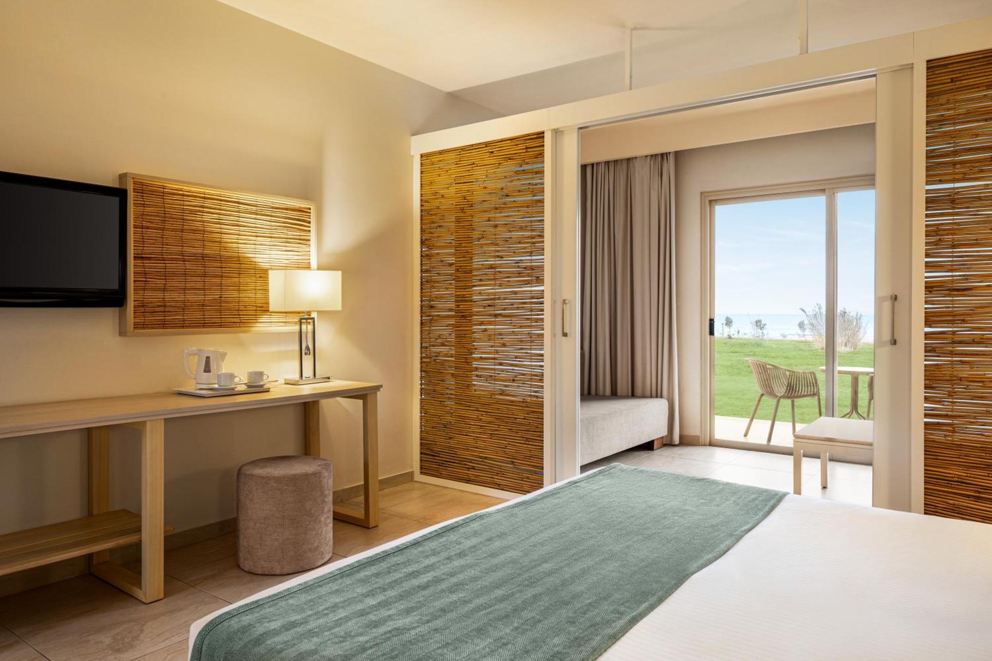 Ramada Hotel & Suites By Wyndham Ajía Nápa Kültér fotó
