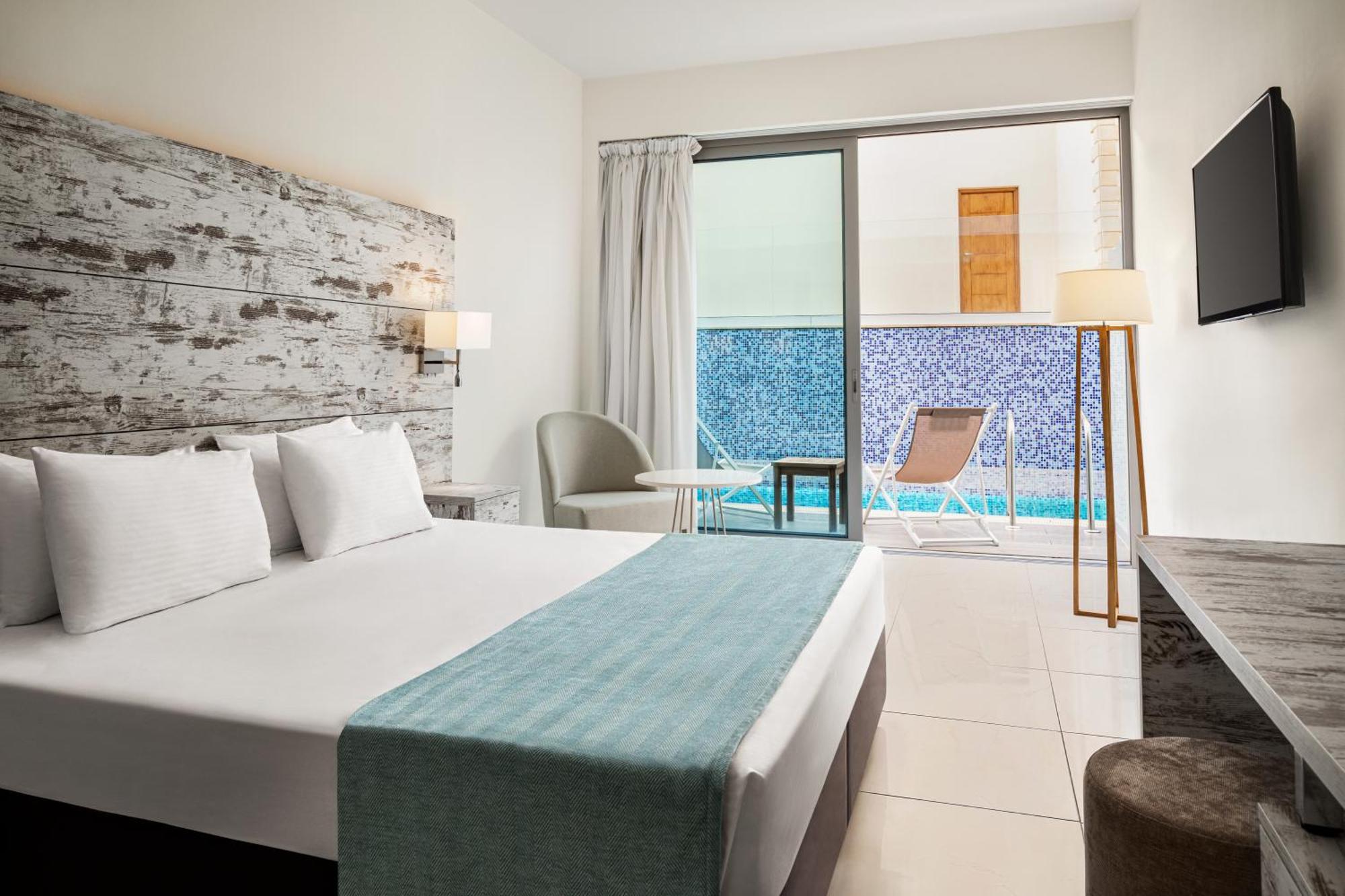 Ramada Hotel & Suites By Wyndham Ajía Nápa Kültér fotó