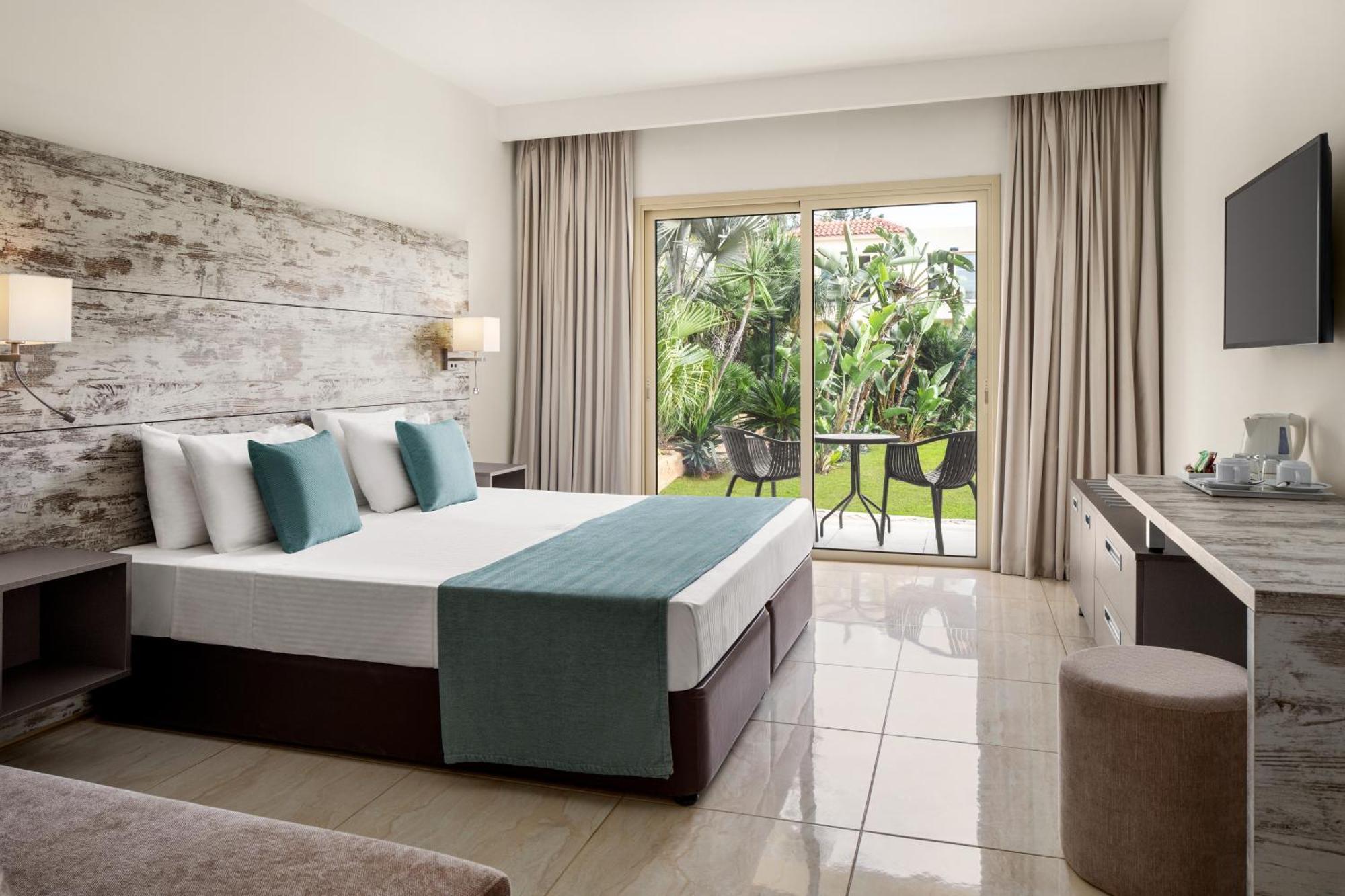 Ramada Hotel & Suites By Wyndham Ajía Nápa Kültér fotó
