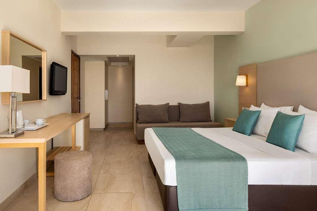 Ramada Hotel & Suites By Wyndham Ajía Nápa Szoba fotó