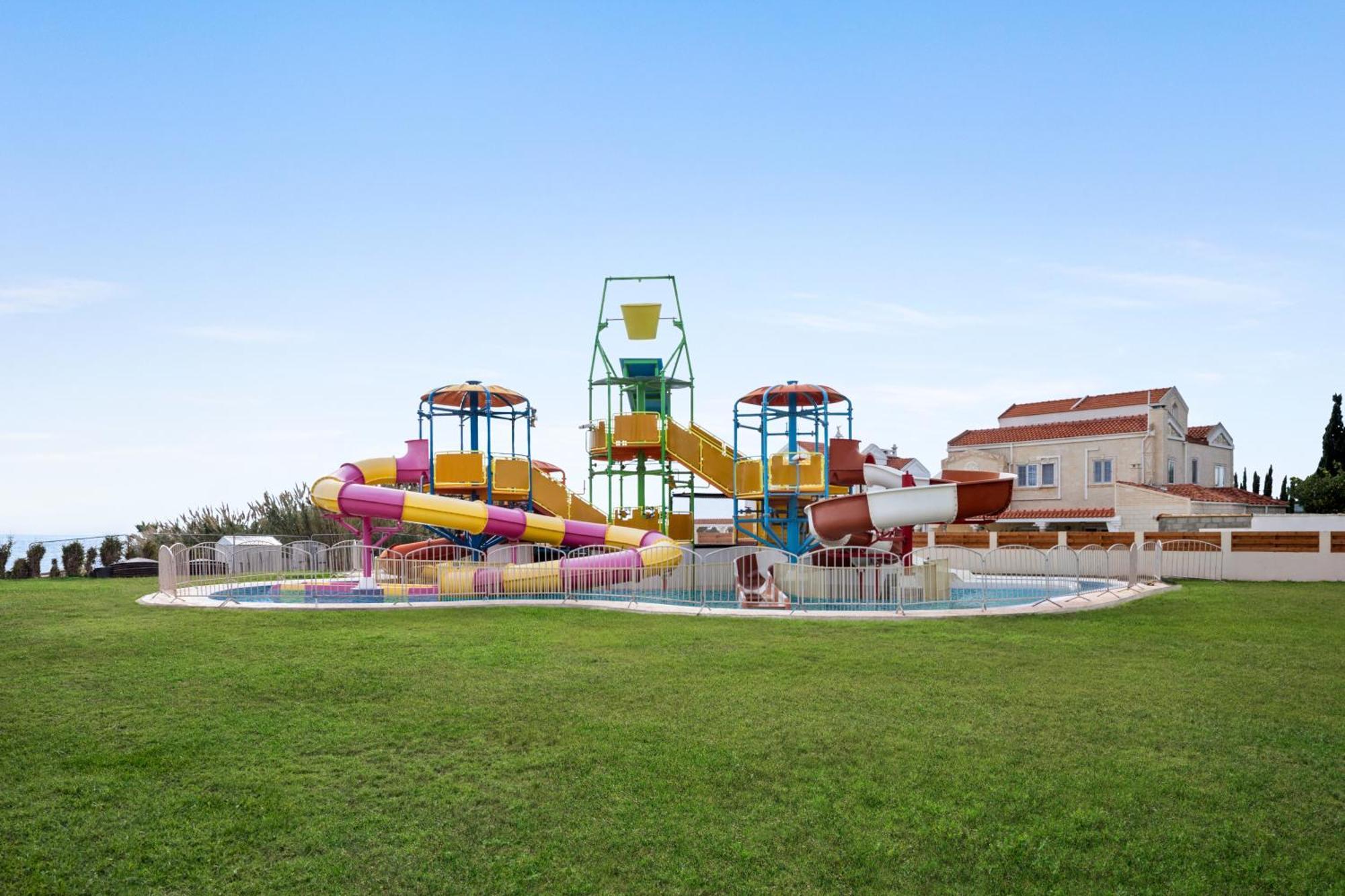 Ramada Hotel & Suites By Wyndham Ajía Nápa Kültér fotó